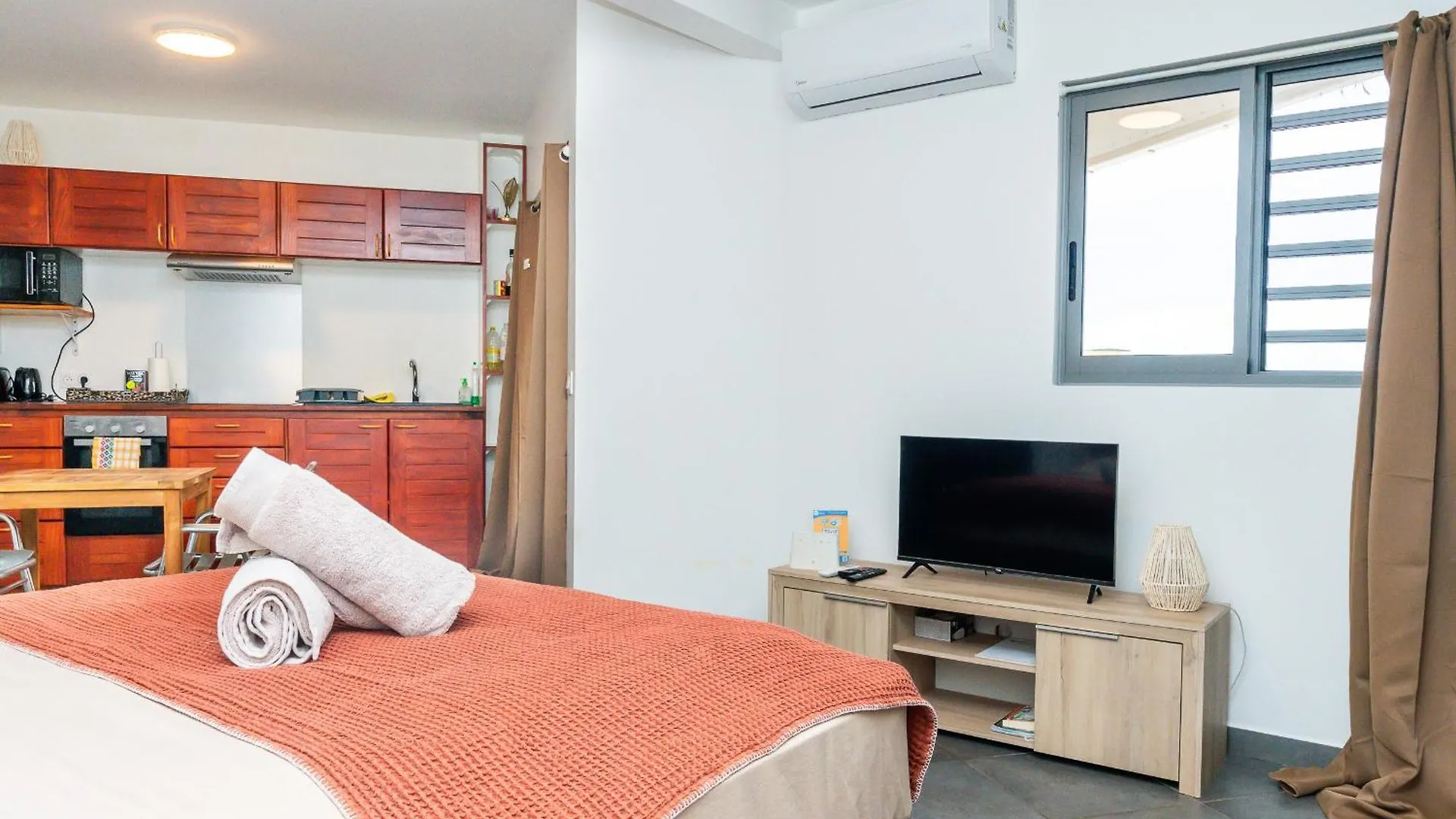Kumuhei Heireva Business & Modern Studio Papeete Papeete  0*, Papeete (Tahiti)